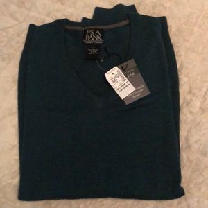 Men’s long sleeve dark green merino wool sweater